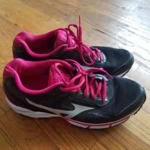 Mizuno sports sneakers